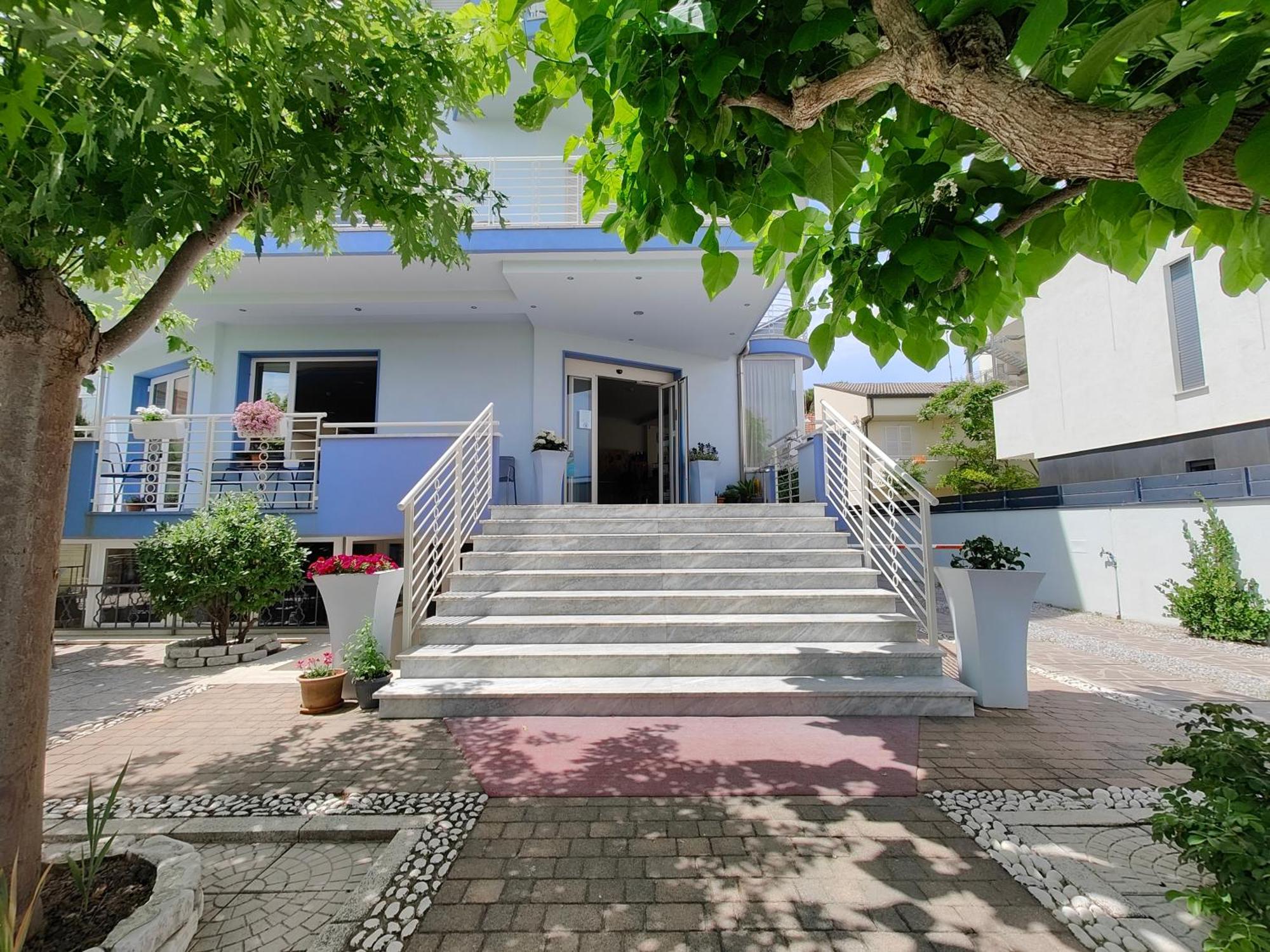 Hotel Moderno - Bed & Breakfast 切尔维亚 外观 照片
