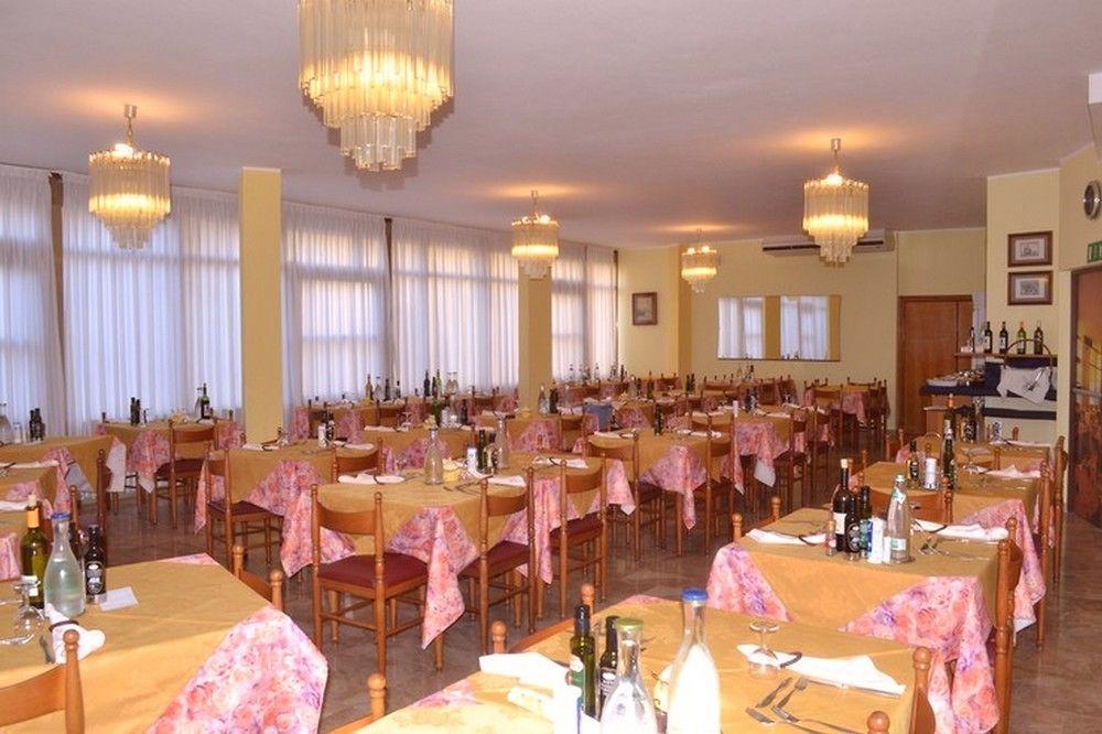 Hotel Moderno - Bed & Breakfast 切尔维亚 外观 照片