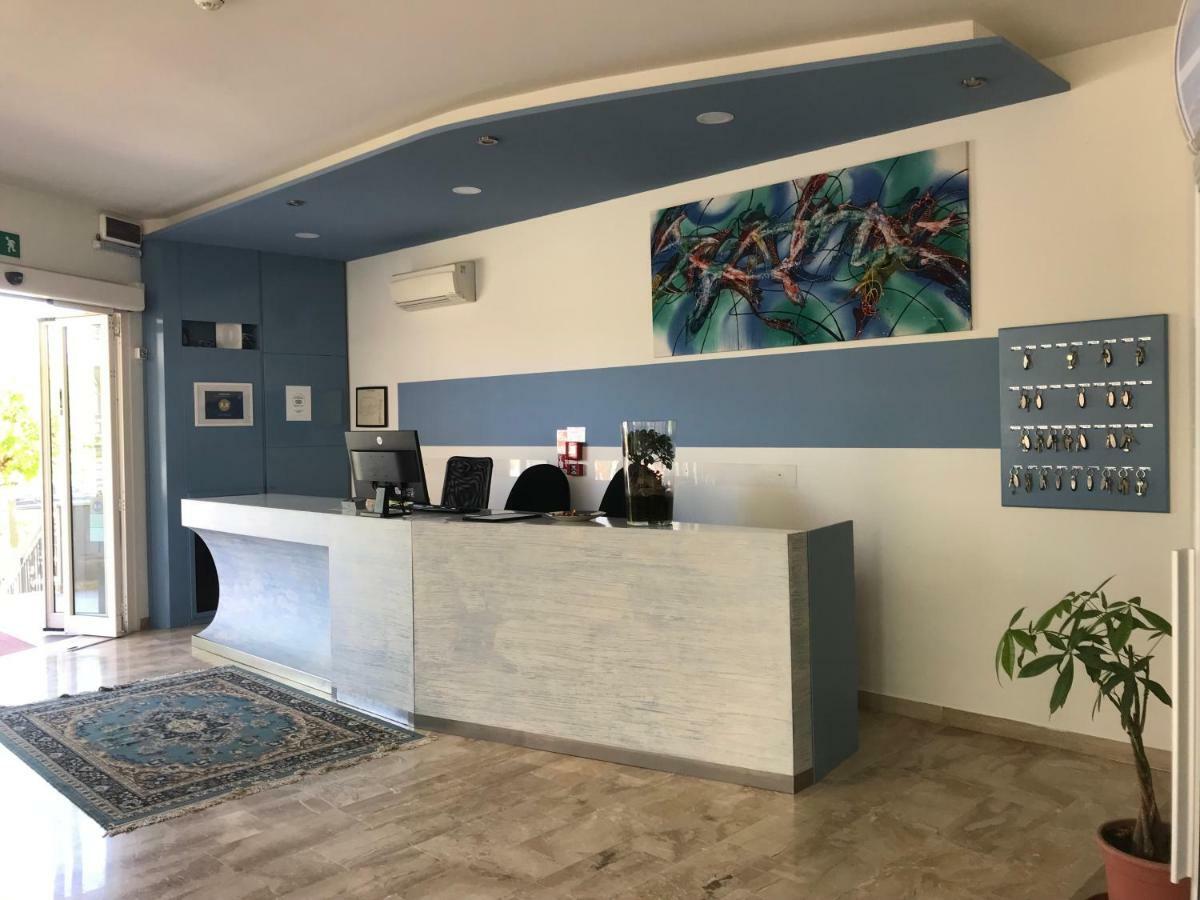 Hotel Moderno - Bed & Breakfast 切尔维亚 外观 照片